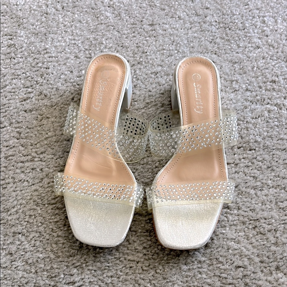 Smartty Elegant Silver Women's Sandals. Size:8.5. Gently Used.